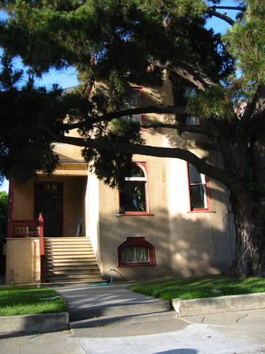 Queen Anne drowing in stucco