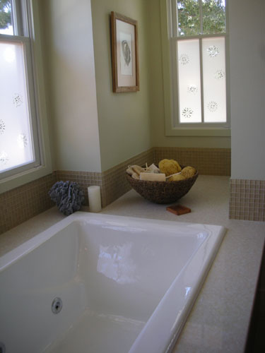 Weird tub nook