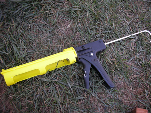 Dripless caulk gun