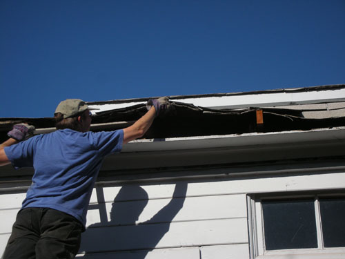 Supporting the roof between the rafters