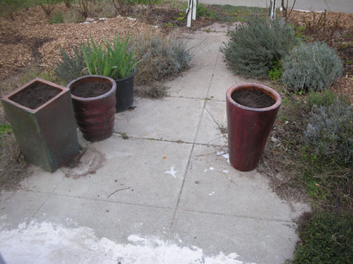 Large pots from Aw Pottery