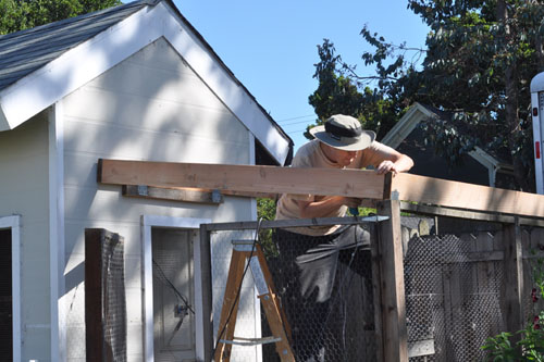 Screwing in the first rafter