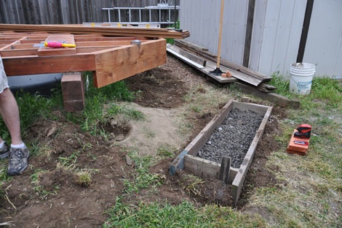 Rocks in the bottom of the formwork