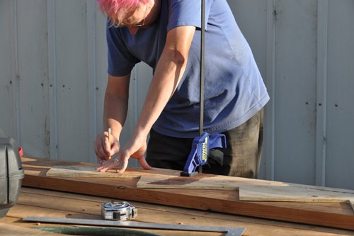 Marking out a stringer with the template