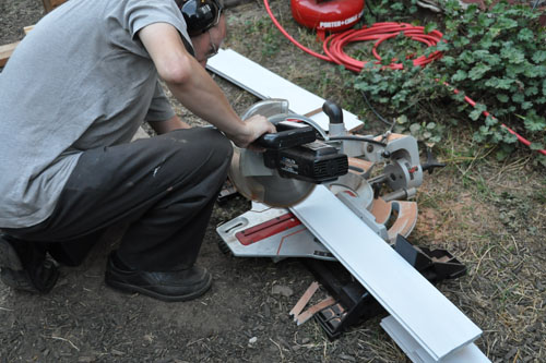 Cutting miters with the compound miter saw