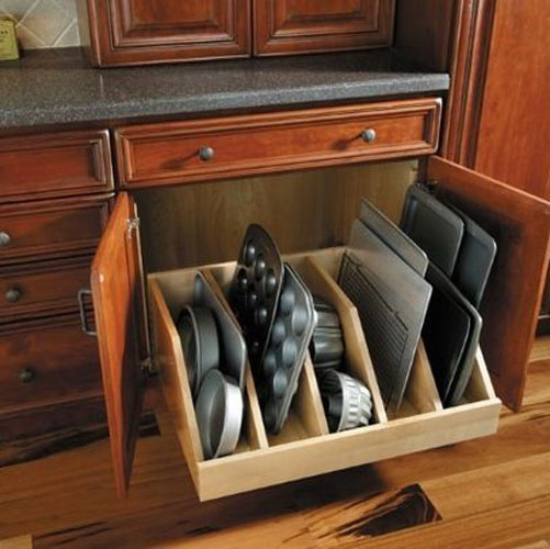 Tray divider pull out