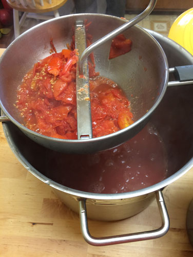 Milling tomatoes