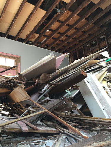 Ceiling down in the dining room