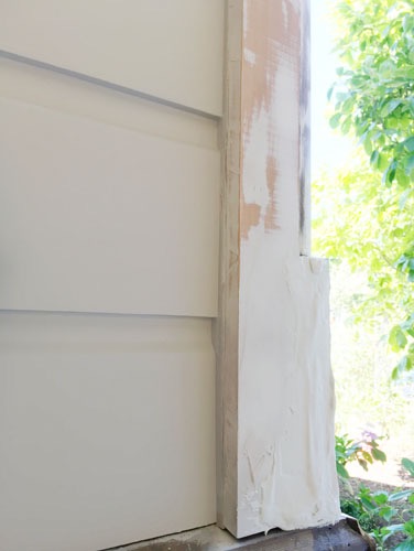 Filled siding gaps